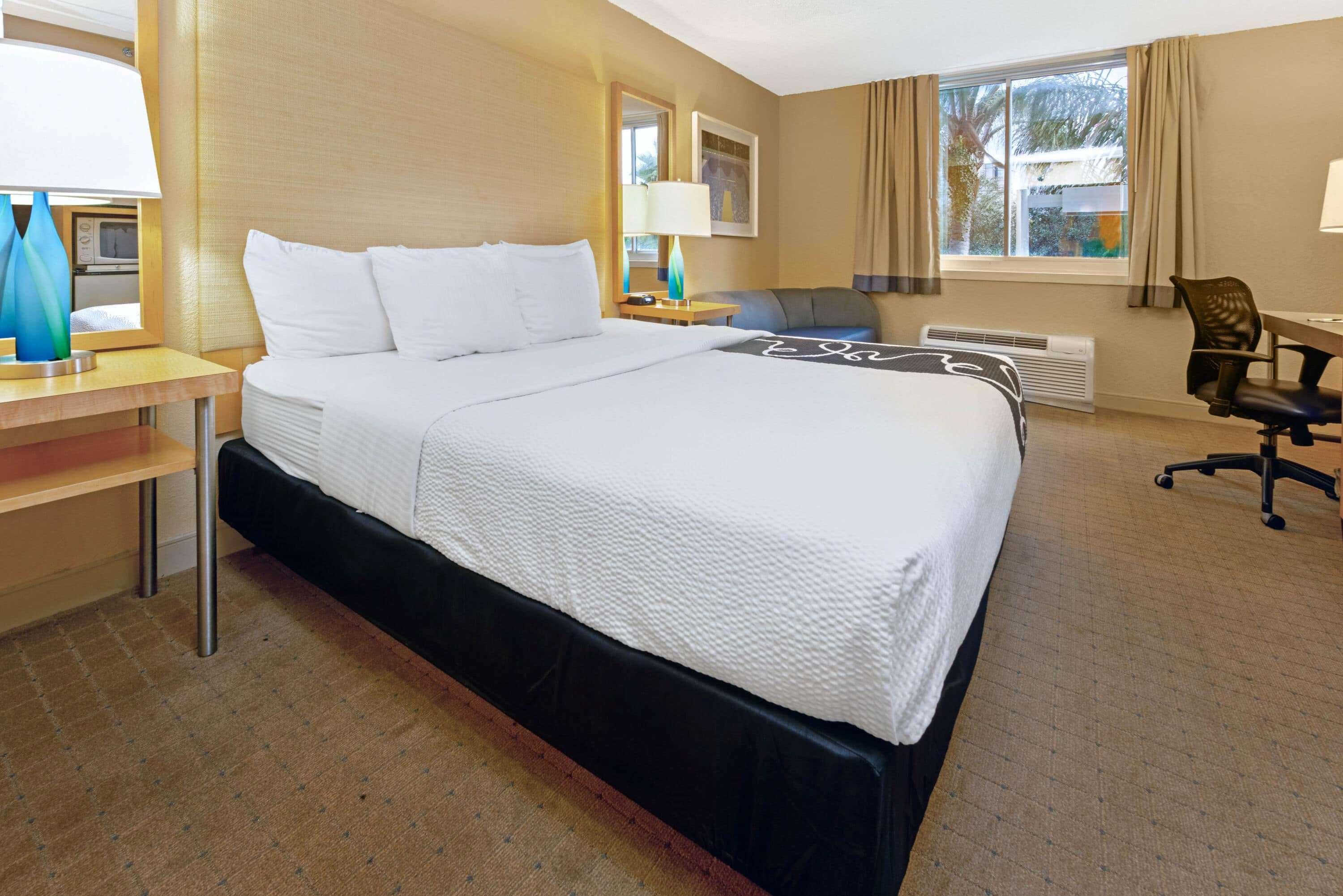 Отель La Quinta By Wyndham Coral Springs South Экстерьер фото
