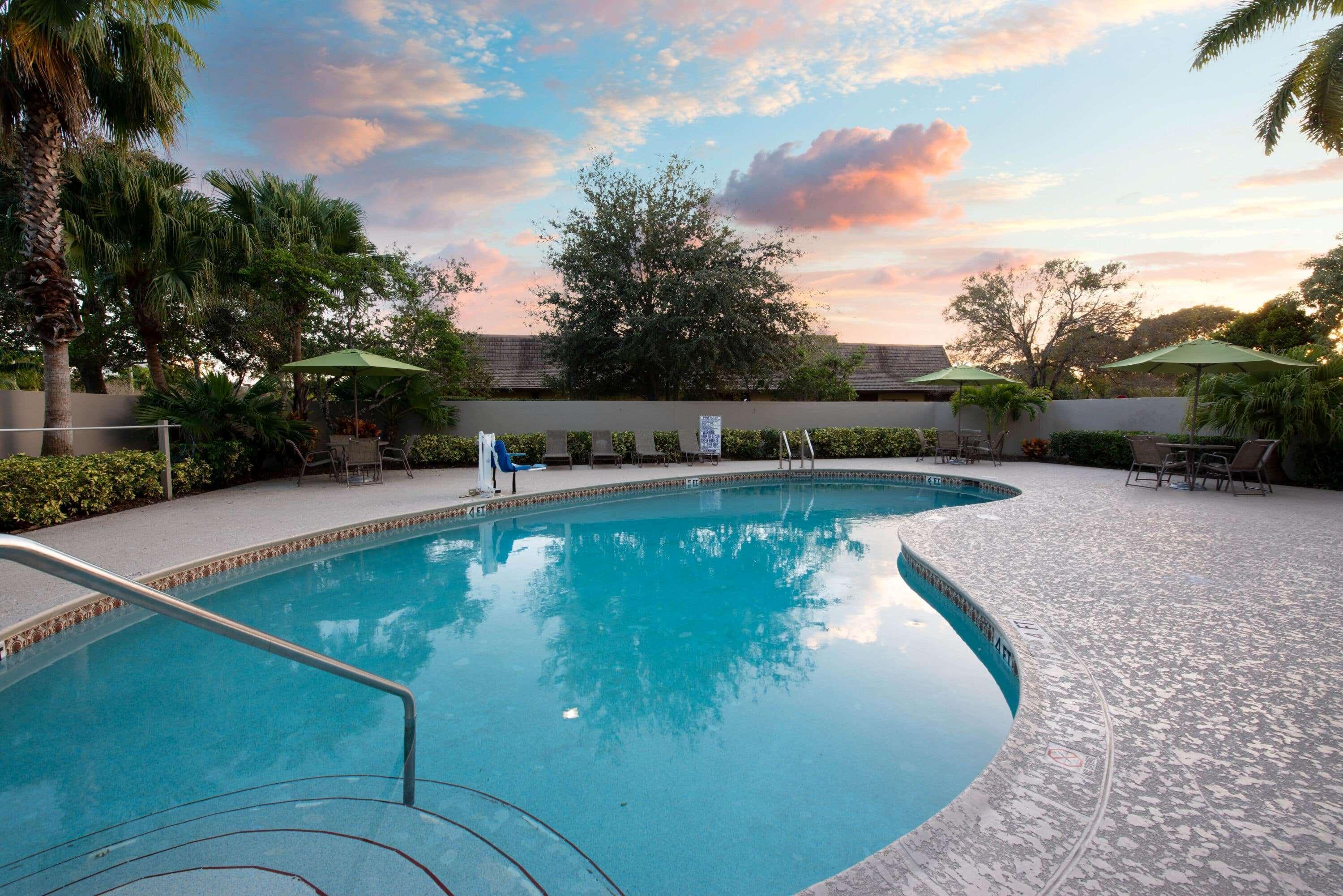 Отель La Quinta By Wyndham Coral Springs South Экстерьер фото