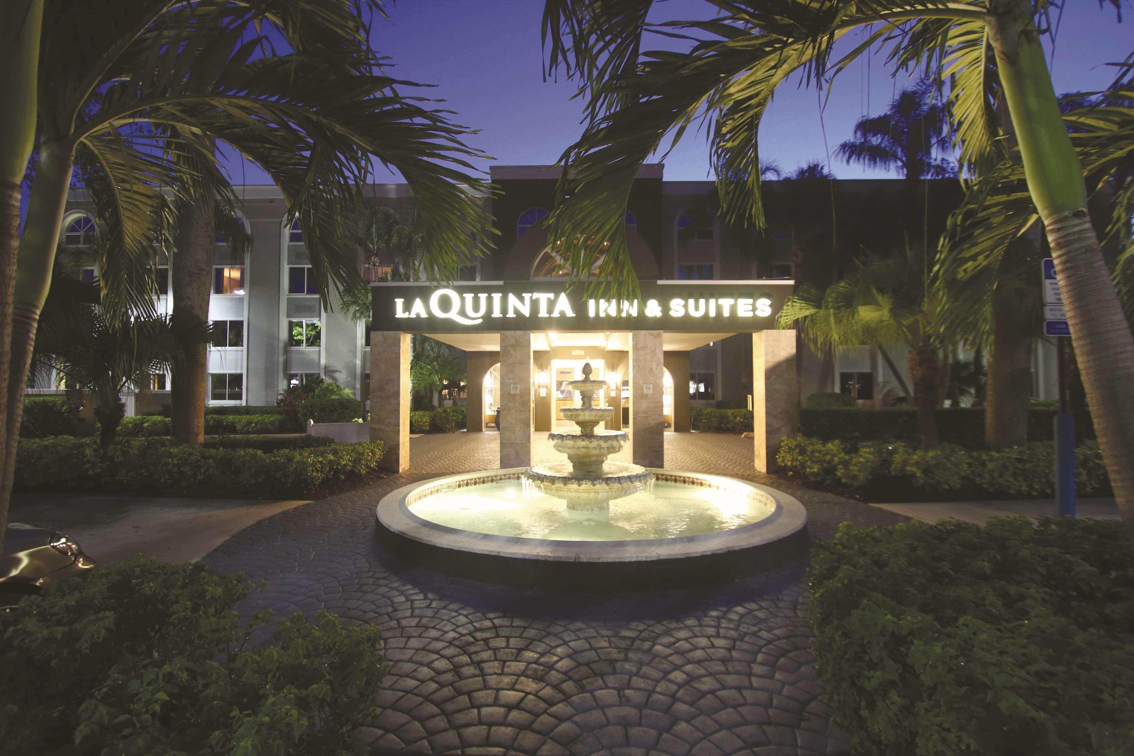 Отель La Quinta By Wyndham Coral Springs South Экстерьер фото
