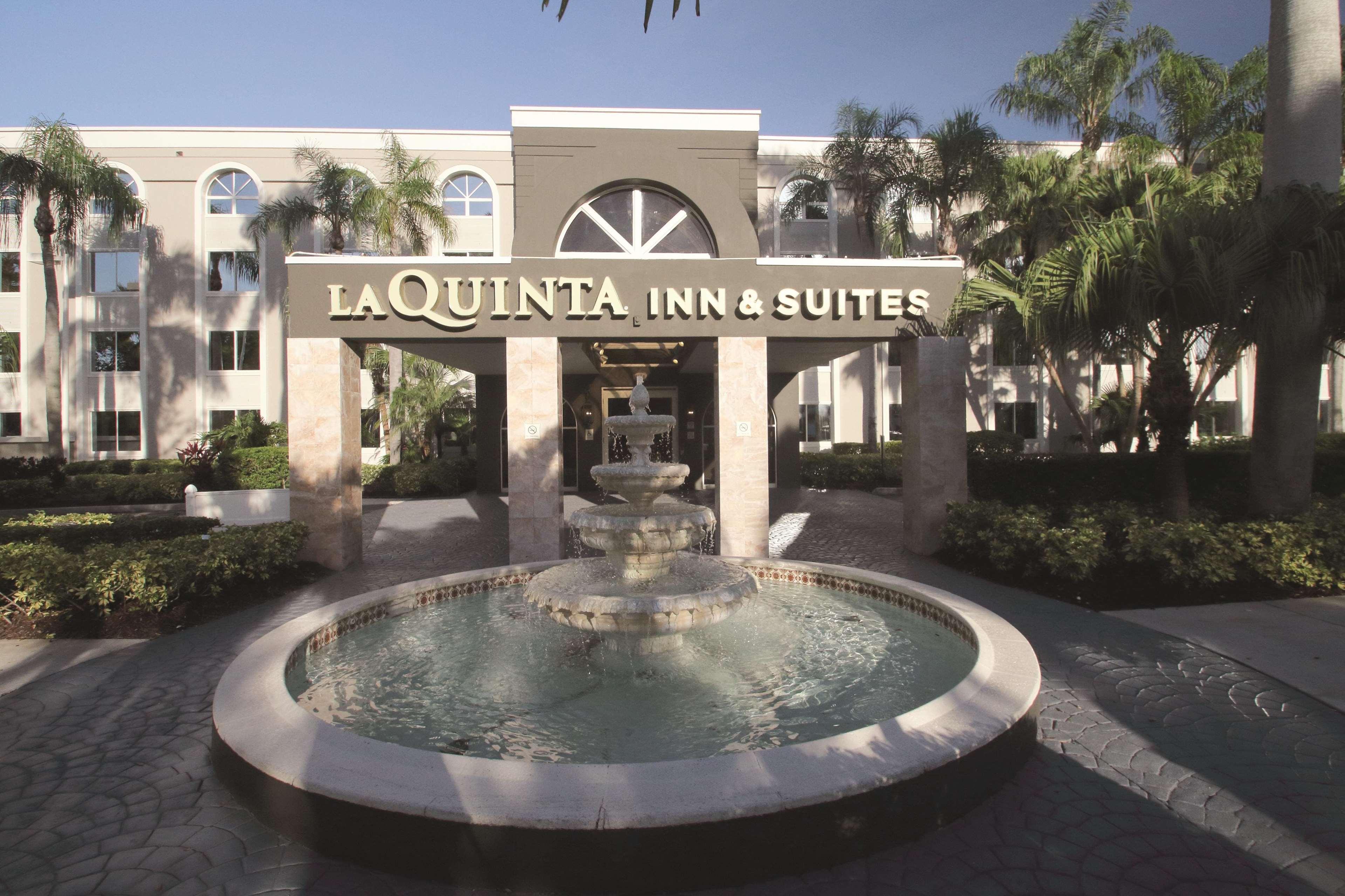 Отель La Quinta By Wyndham Coral Springs South Экстерьер фото